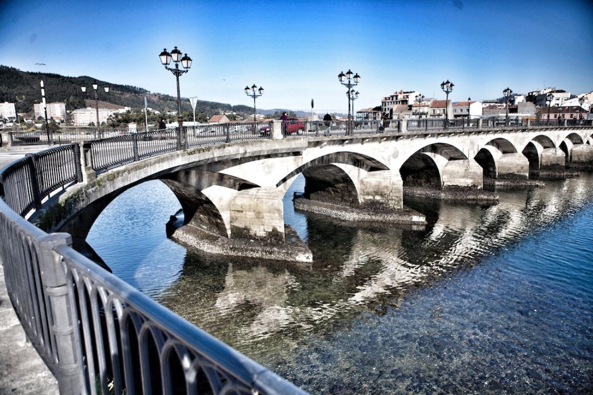Pazo Mugartegui y puente del Burgo