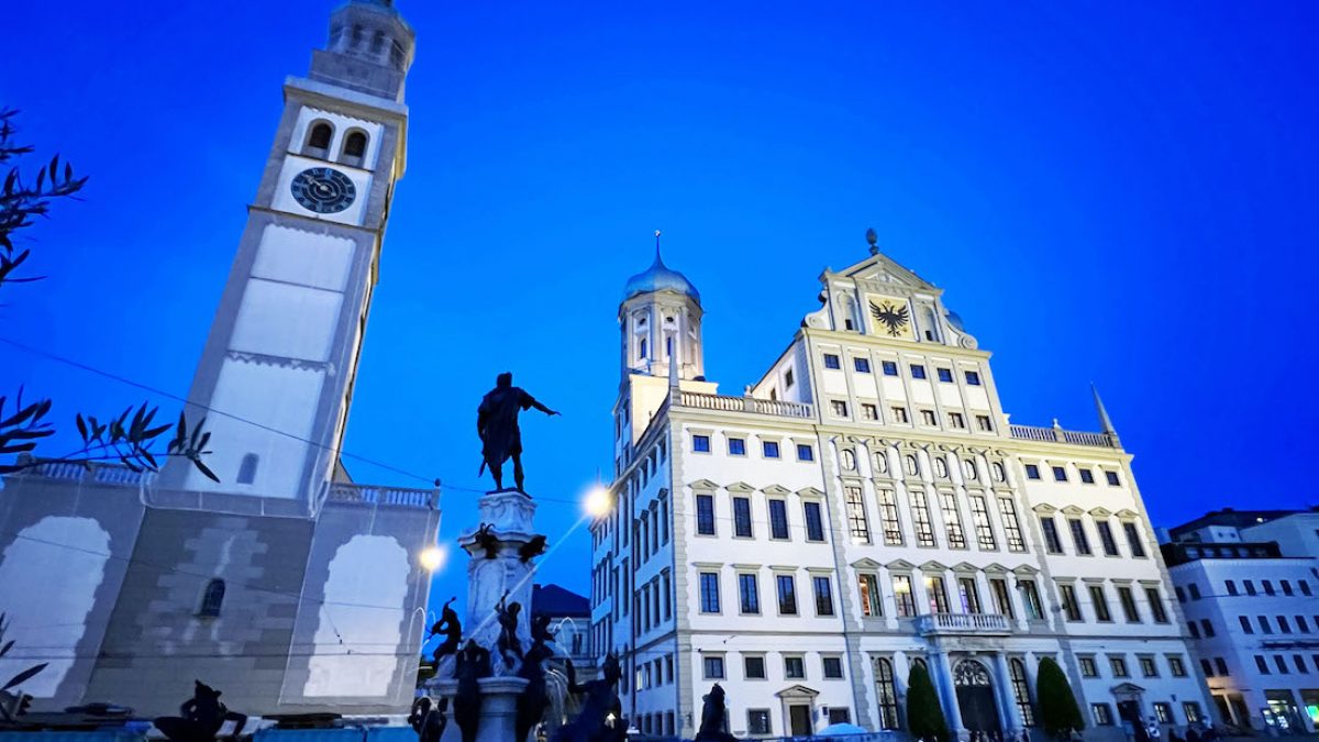 Fuente de Augusto y plaza del Ayuntamiento