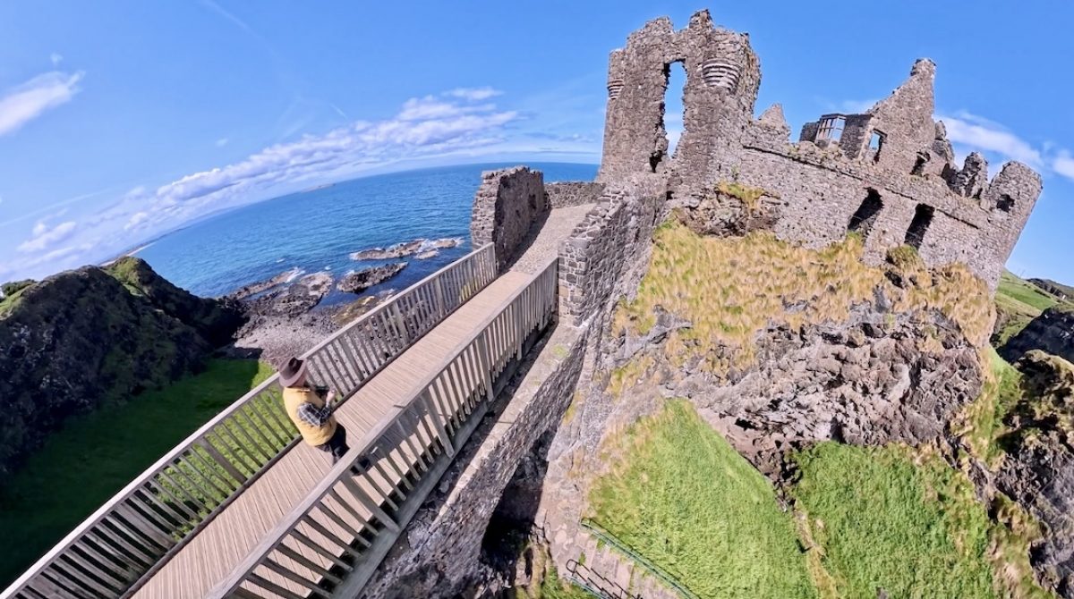 El castillo de Dunluce, panorámicas escénicas y pueblos veraniegos