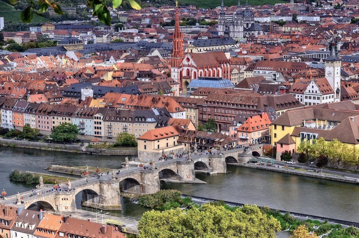 Alte Mainbrücke - El Puente Viejo