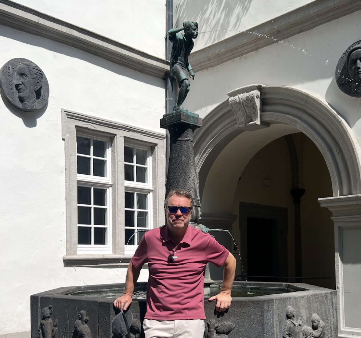 Schängelbrunnen (la fuente del niño que escupe)