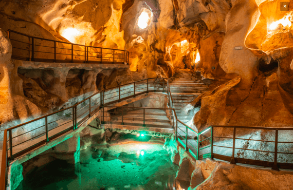 Cómo visitar la cueva del Tesoro en Málaga