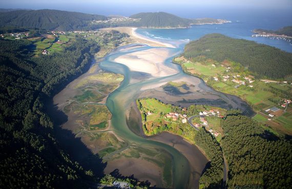 Costa Ártabra y ría de Cedeira: playas soberbias, humedales, acantilados y faros míticos en la Rías Altas