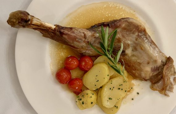 Tres lugares para comer bien (y uno para dormir) en Zaragoza